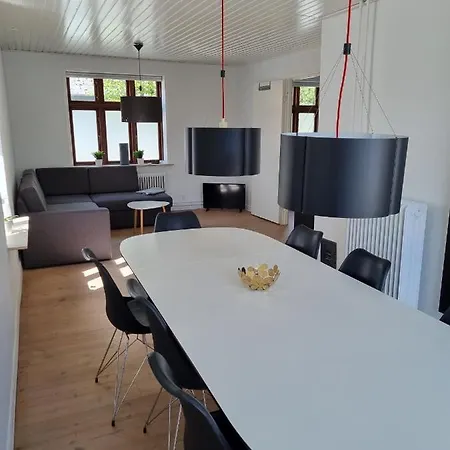 Taet Pa Centrum & Mch/boxen - Huset Nr. 11 别墅 海宁