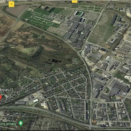 Taet Pa Centrum & Mch/boxen - Huset Nr. 11 *