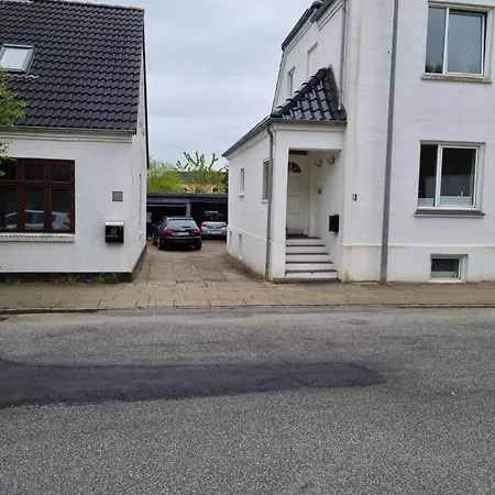 Villa Taet Pa Centrum & Mch/boxen - Huset Nr. 11 *