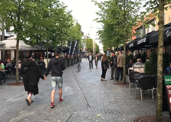 Taet Pa Centrum & Mch/boxen - Huset Nr. 11 * Χέρνινγκ