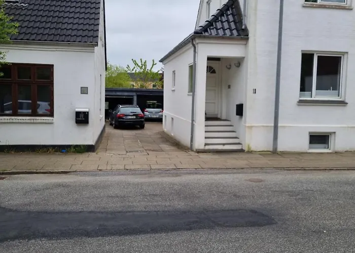 Βίλα Taet Pa Centrum & Mch/boxen - Huset Nr. 11 *